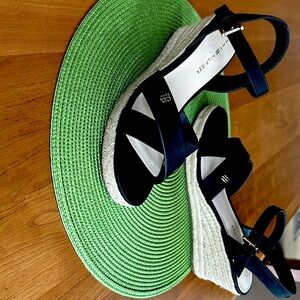 Tommy Hilfilger sandals black sandals. Worn once around house. Chic